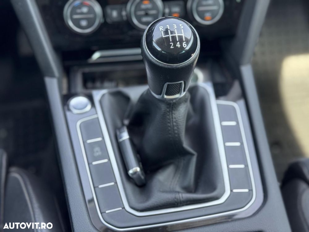 Volkswagen Passat - 19