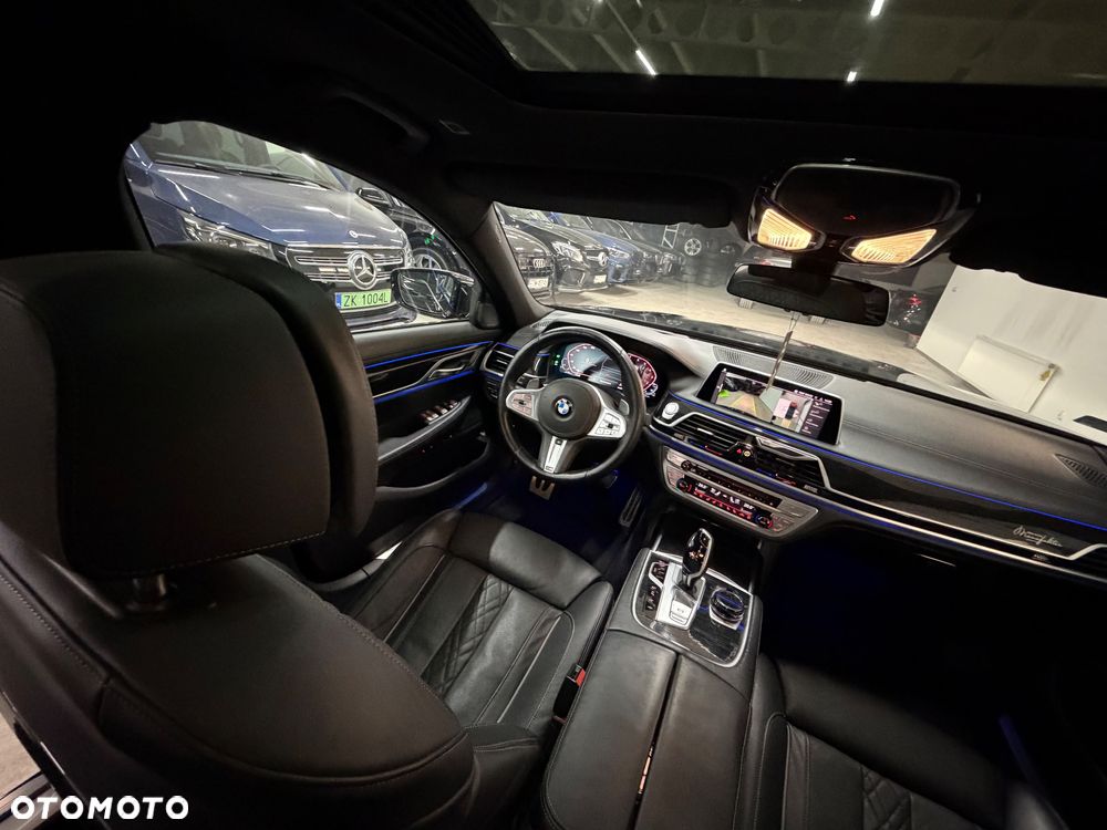BMW Seria 7 745e sport - 33