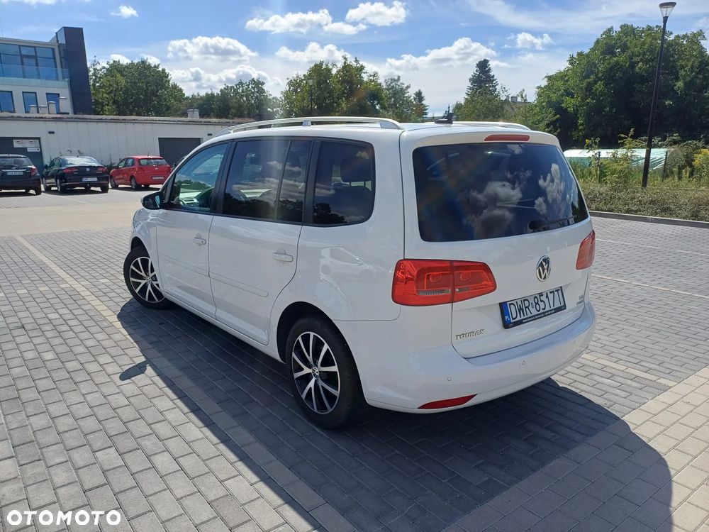 Volkswagen Touran 1.6 TDI DPF BlueMotion Technology DSG Comfortline - 4