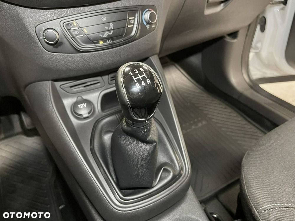 Ford Transit Courier - 22