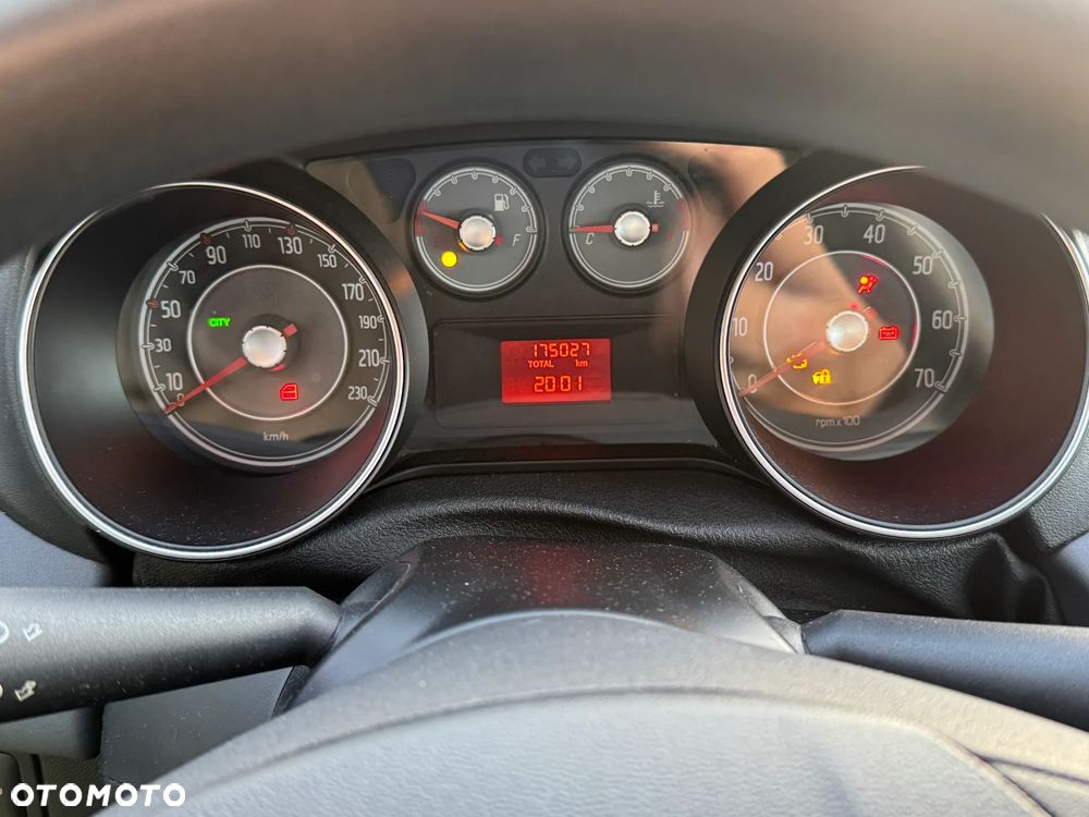Fiat Punto 1.4 Easy S&S - 8