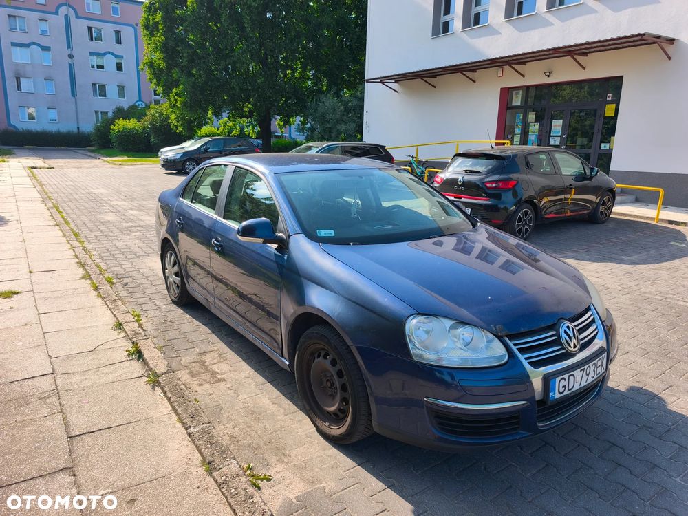 Volkswagen Jetta 1.6 FSI Trendline - 2