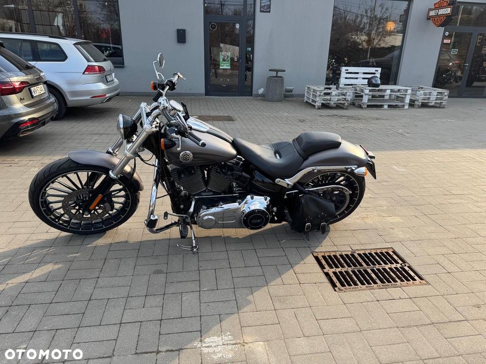 Harley-Davidson FXSB Breakout - 3