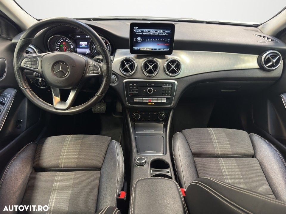 Mercedes-Benz GLA - 8