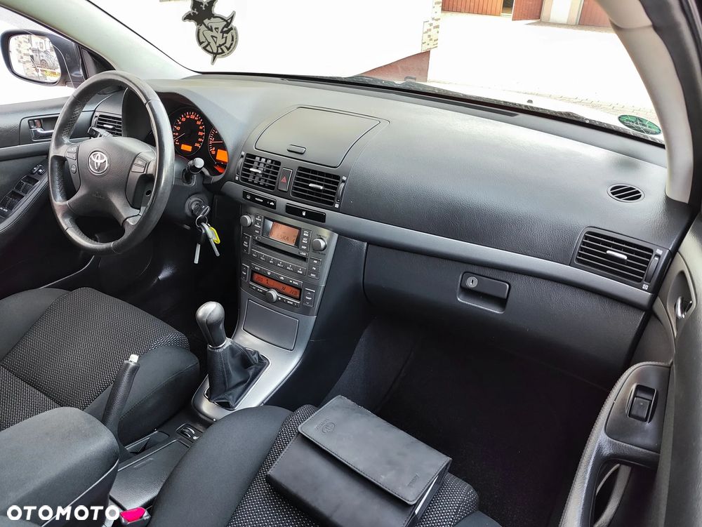 Toyota Avensis 1.8 VVT-i Sol Premium - 18