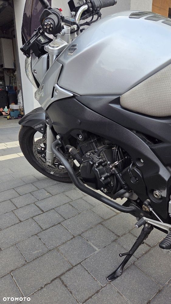 Suzuki GSR - 9