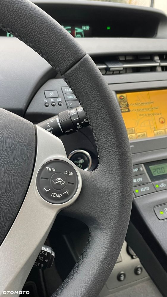 Toyota Prius 1.8 HSD Premium - 30