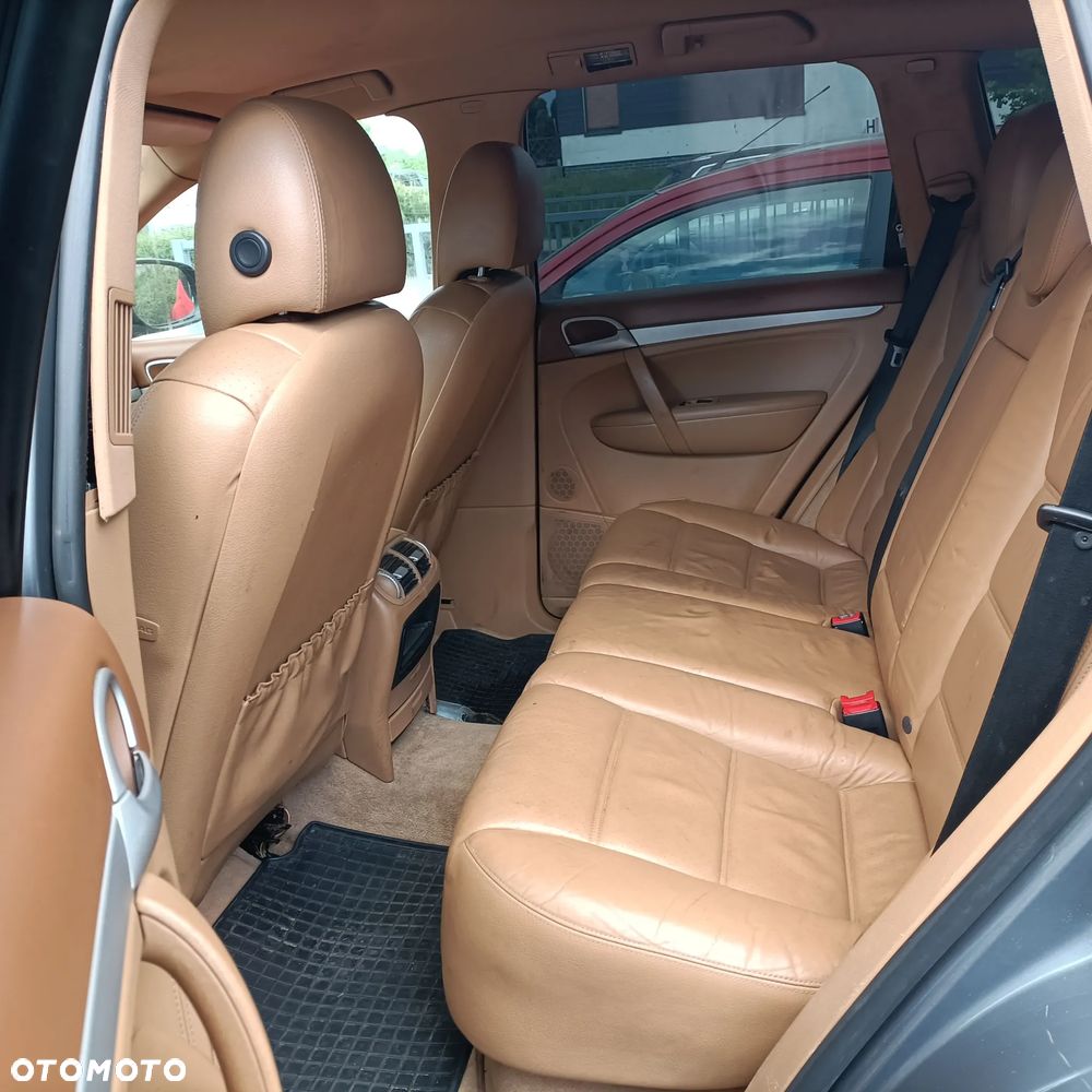 Porsche Cayenne - 22