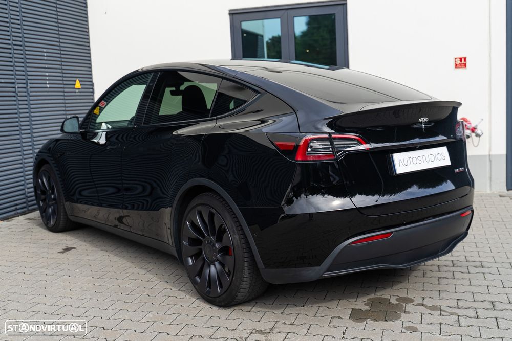 Tesla Model Y Performance Dual Motor AWD - 9