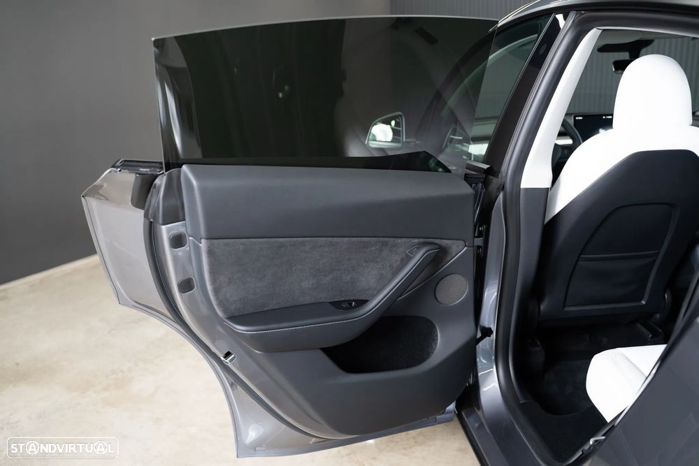 Tesla Model Y Long Range Tração Integral - 33