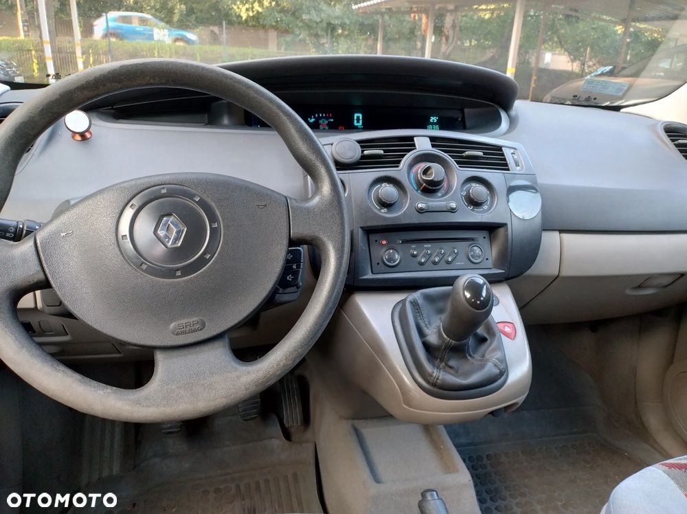 Renault Scenic 1.5 dCi Confort Authentique - 6