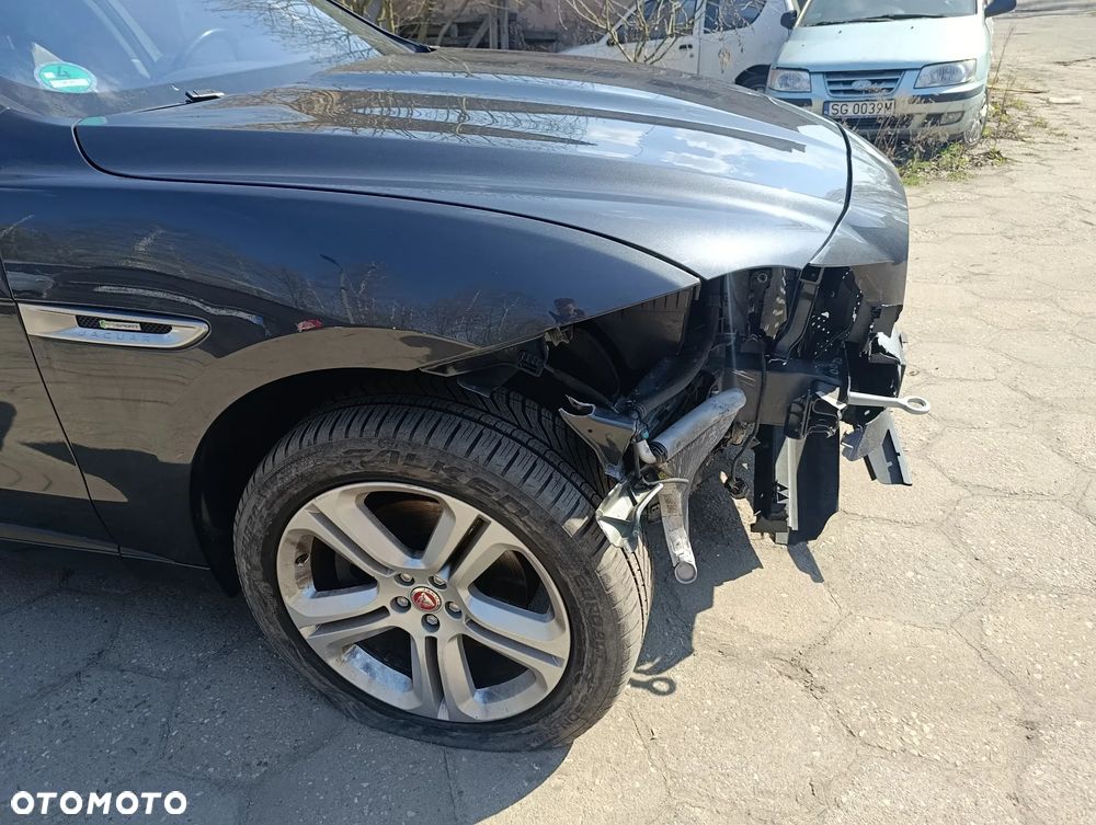 Jaguar F-Pace D300 AWD R-Dynamic SE - 6