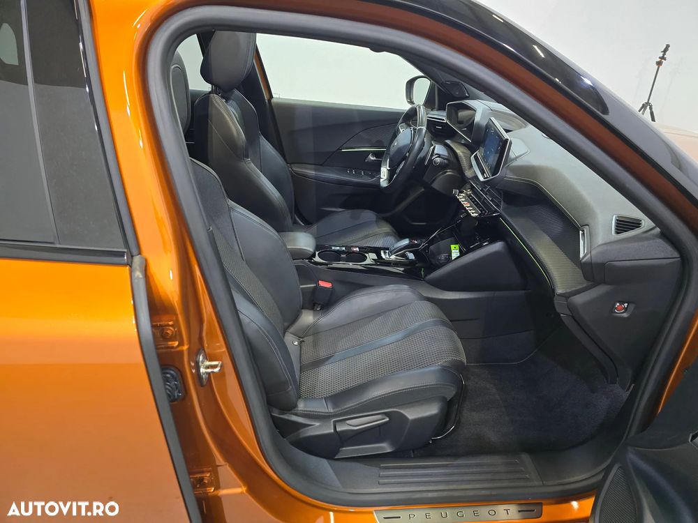 Peugeot 2008 PureTech 130 EAT8 GT - 8