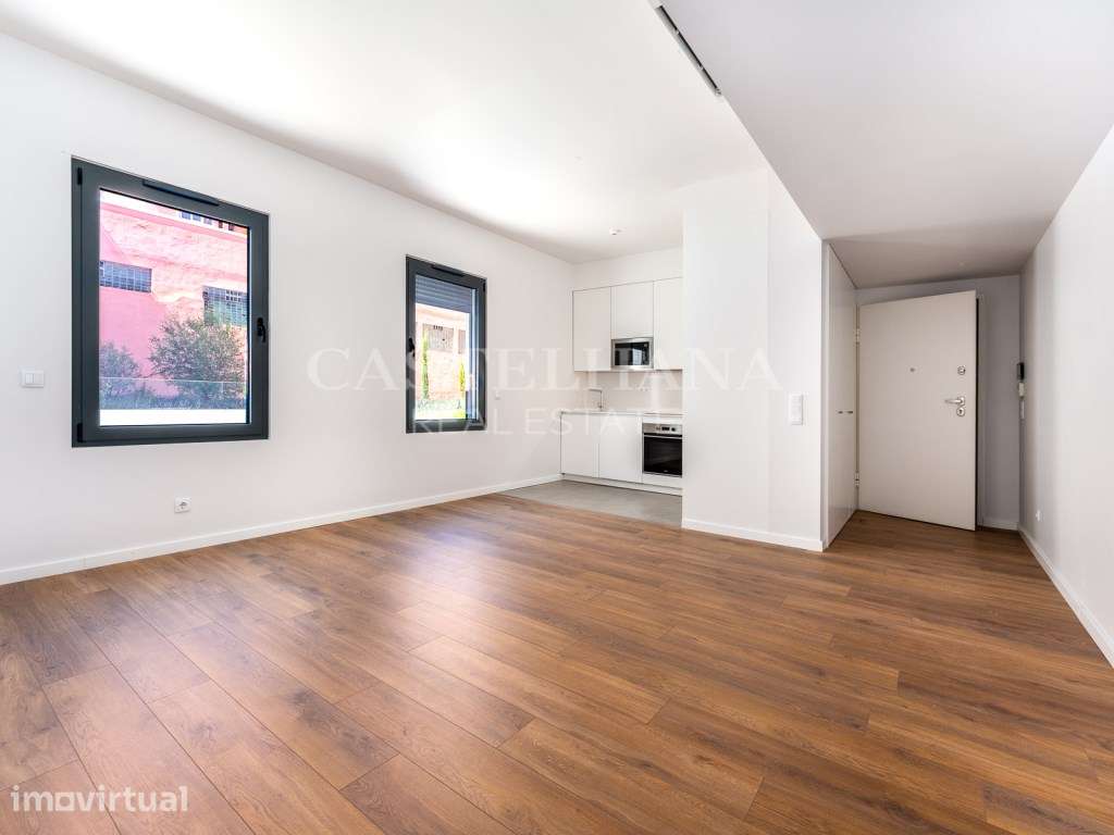Apartamento T2 com estacionamento e varanda - Grande imagem: 3/46