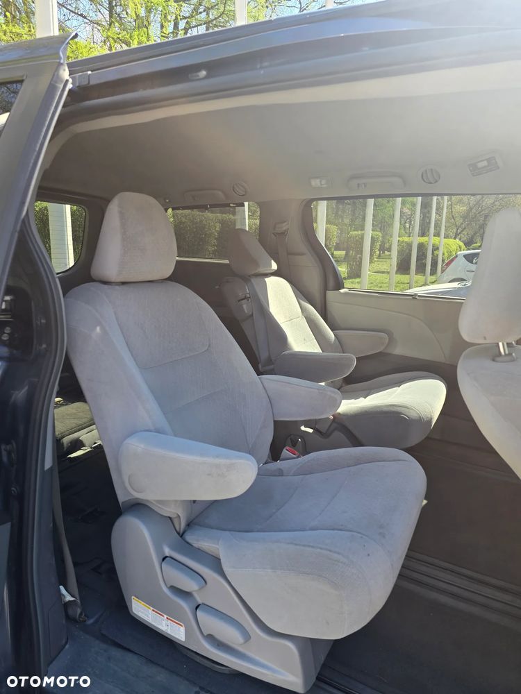 Toyota Sienna 3.5 V6 - 13