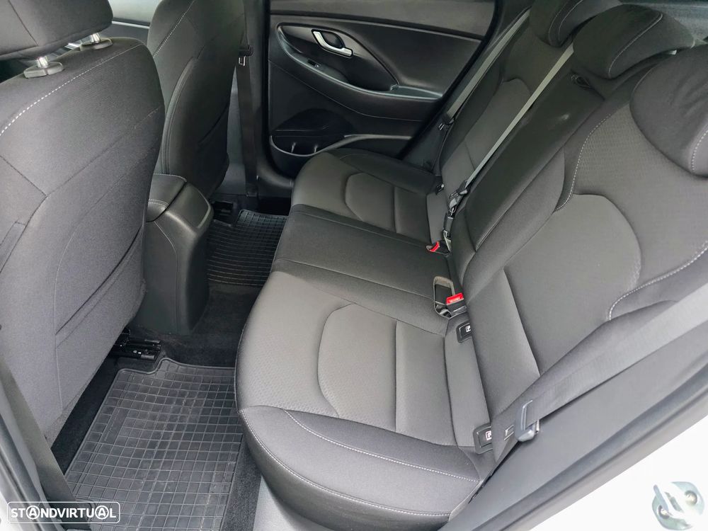 Hyundai i30 1.6 CRDI STyle+Navi - 48
