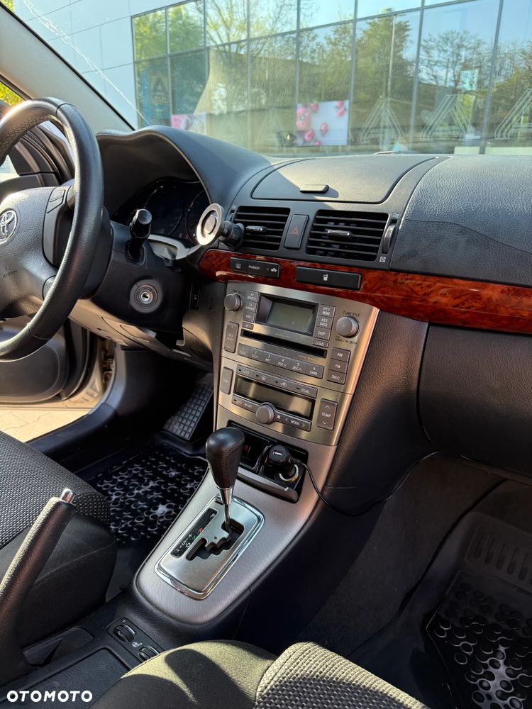 Toyota Avensis 1.8 VVT-i Automatik Sol - 28