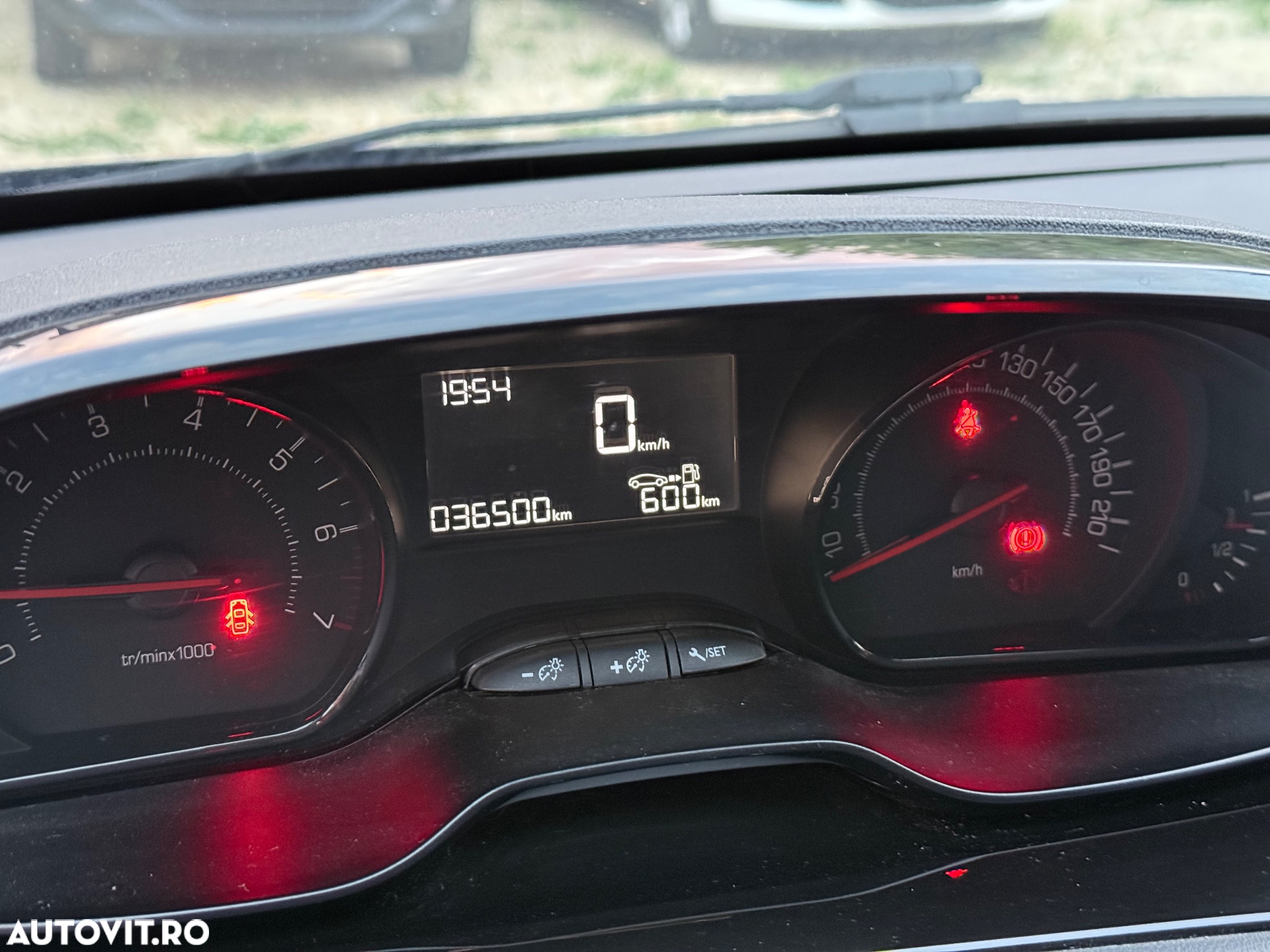 Peugeot 208 1.0 L PureTech Active - 10