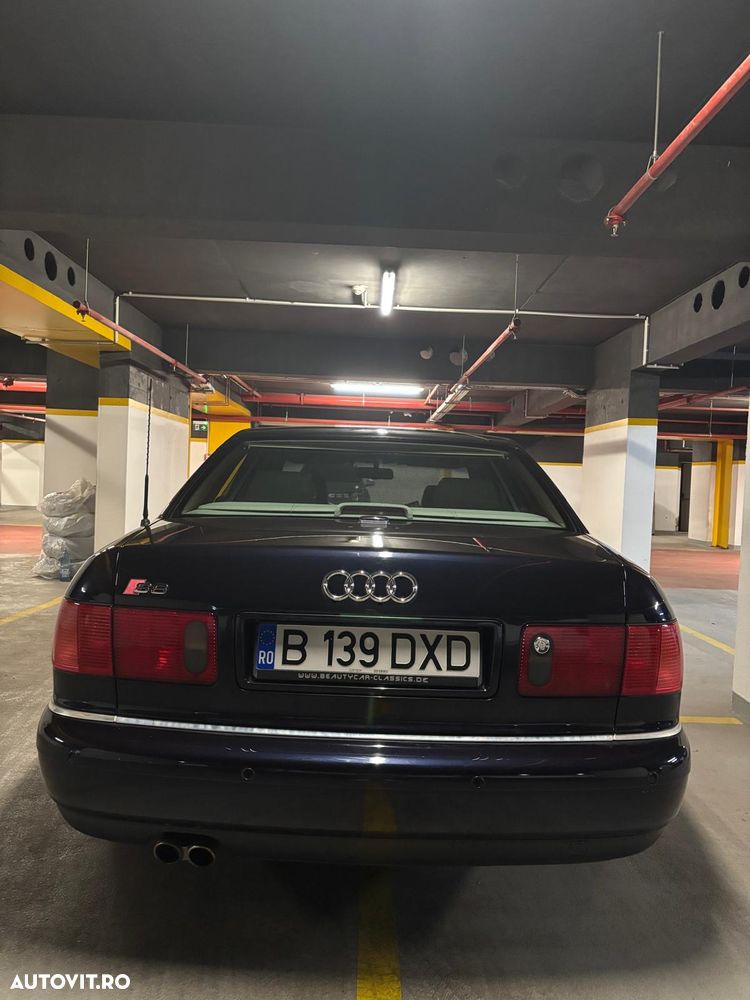Audi S8 - 2