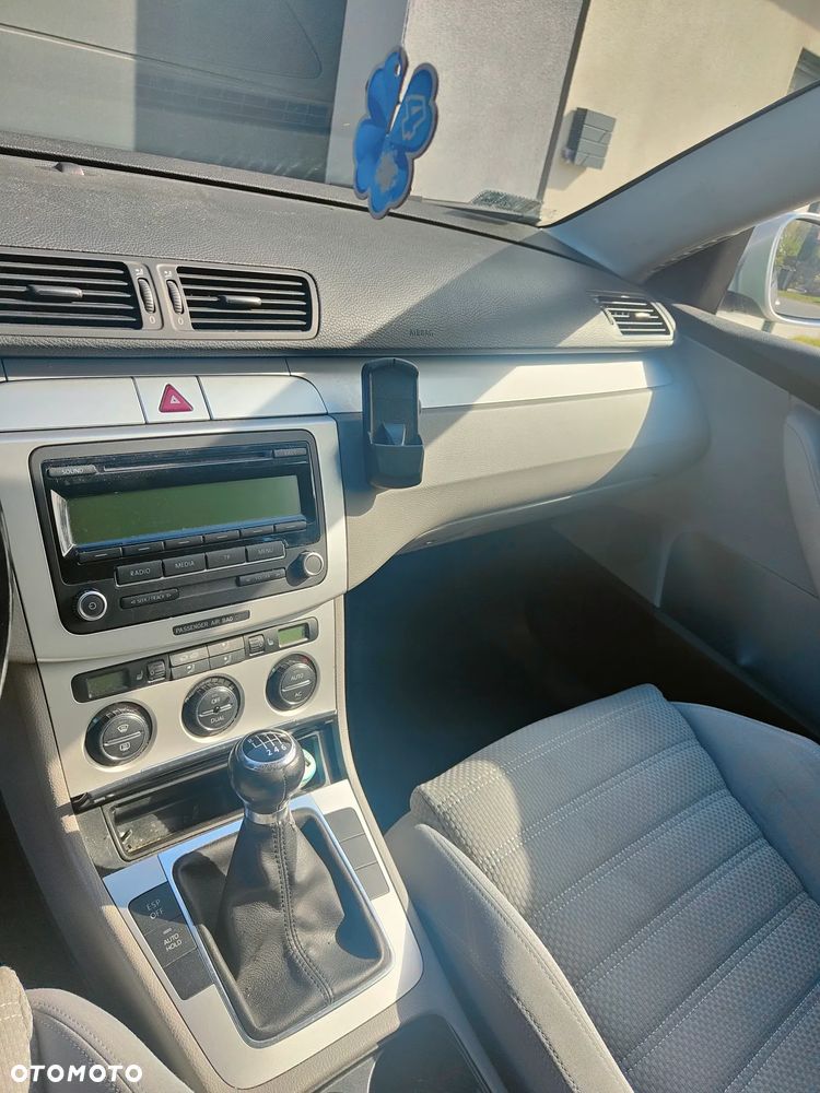 Volkswagen Passat - 13