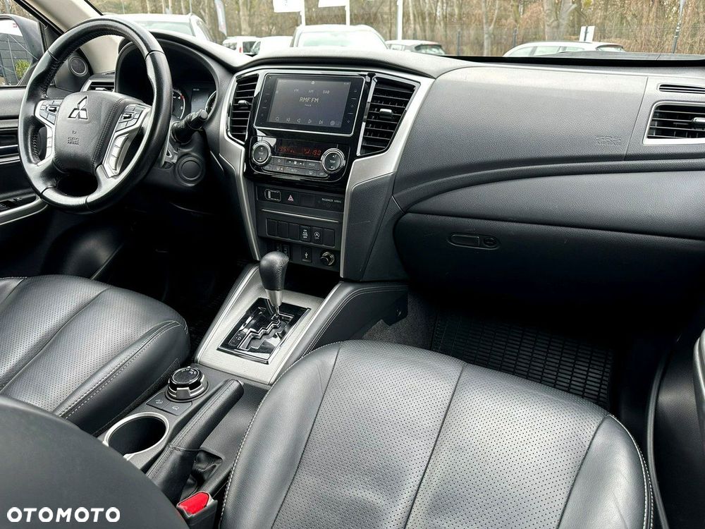 Mitsubishi L200 2.2 d DC Instyle Plus - 23