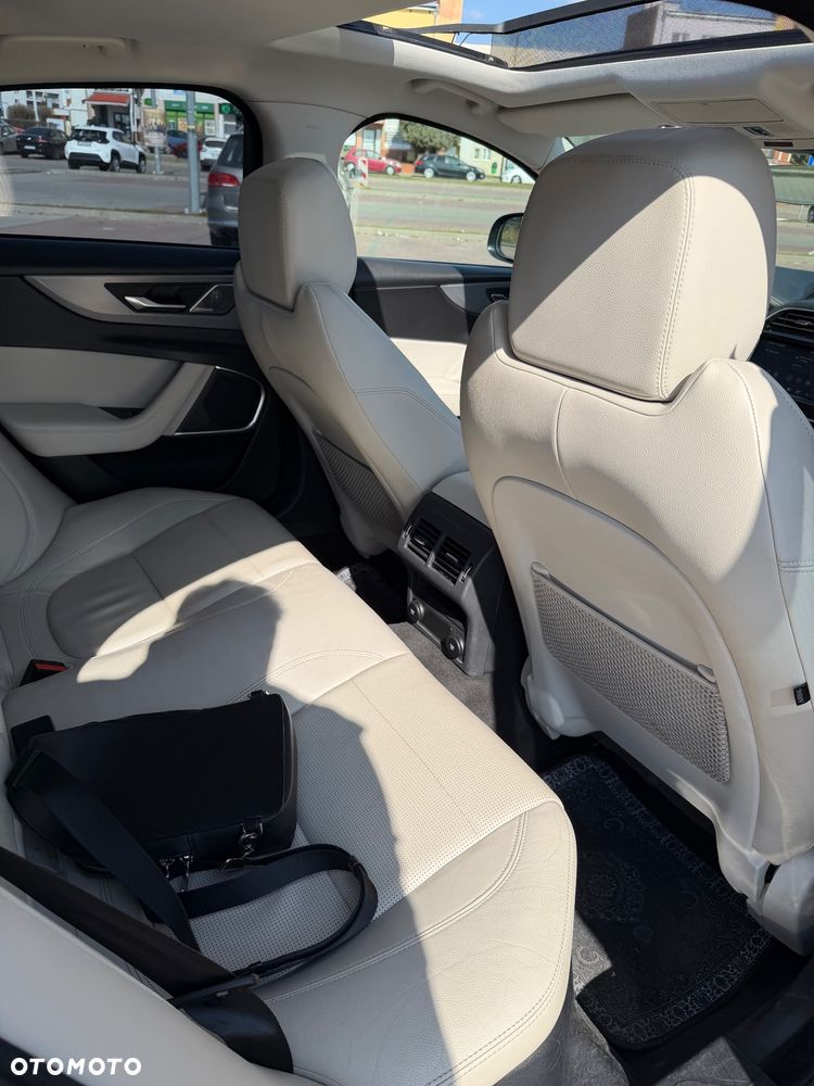 Jaguar XE 2.0 D180 R-Dynamic S - 22