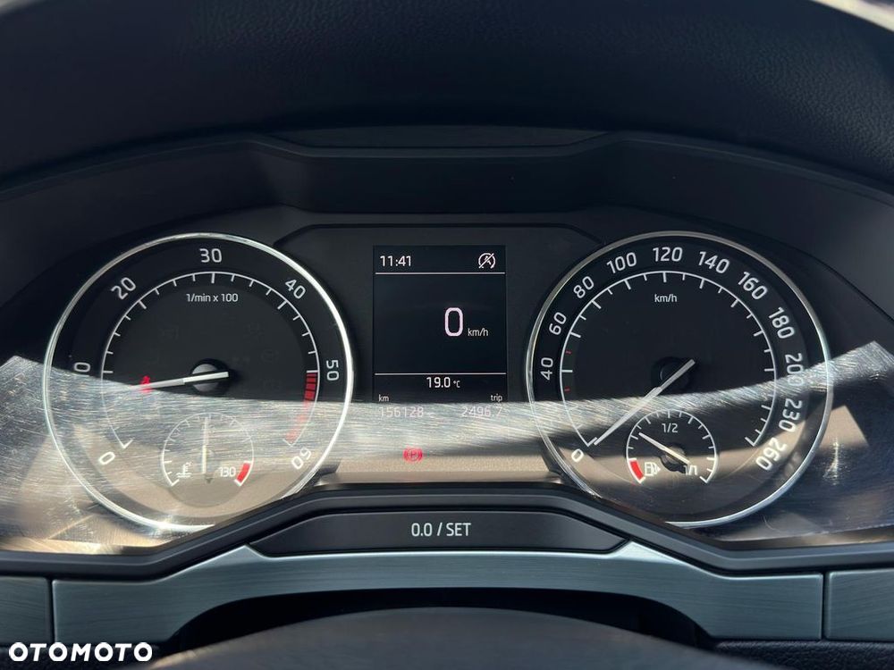 Skoda Superb 2.0 TDI SCR Ambition - 14