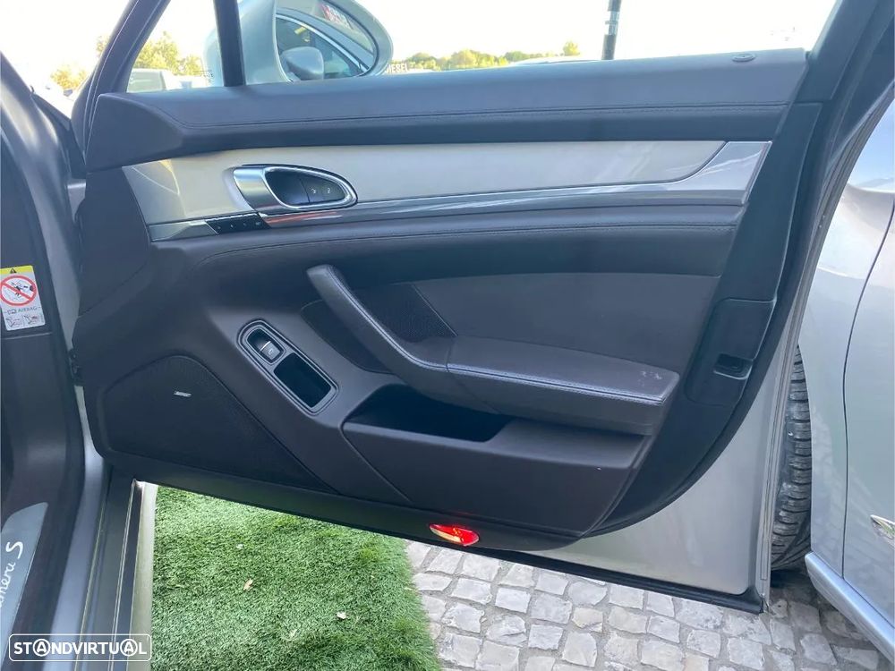 Porsche Panamera S Hybrid J19 - 19