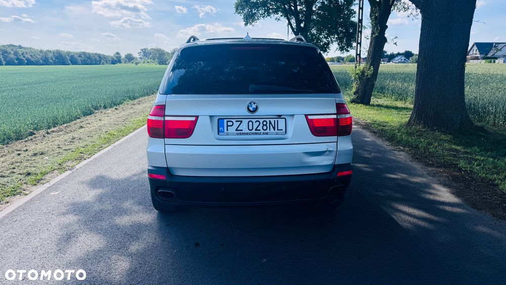 BMW X5 4.8i xDrive - 27