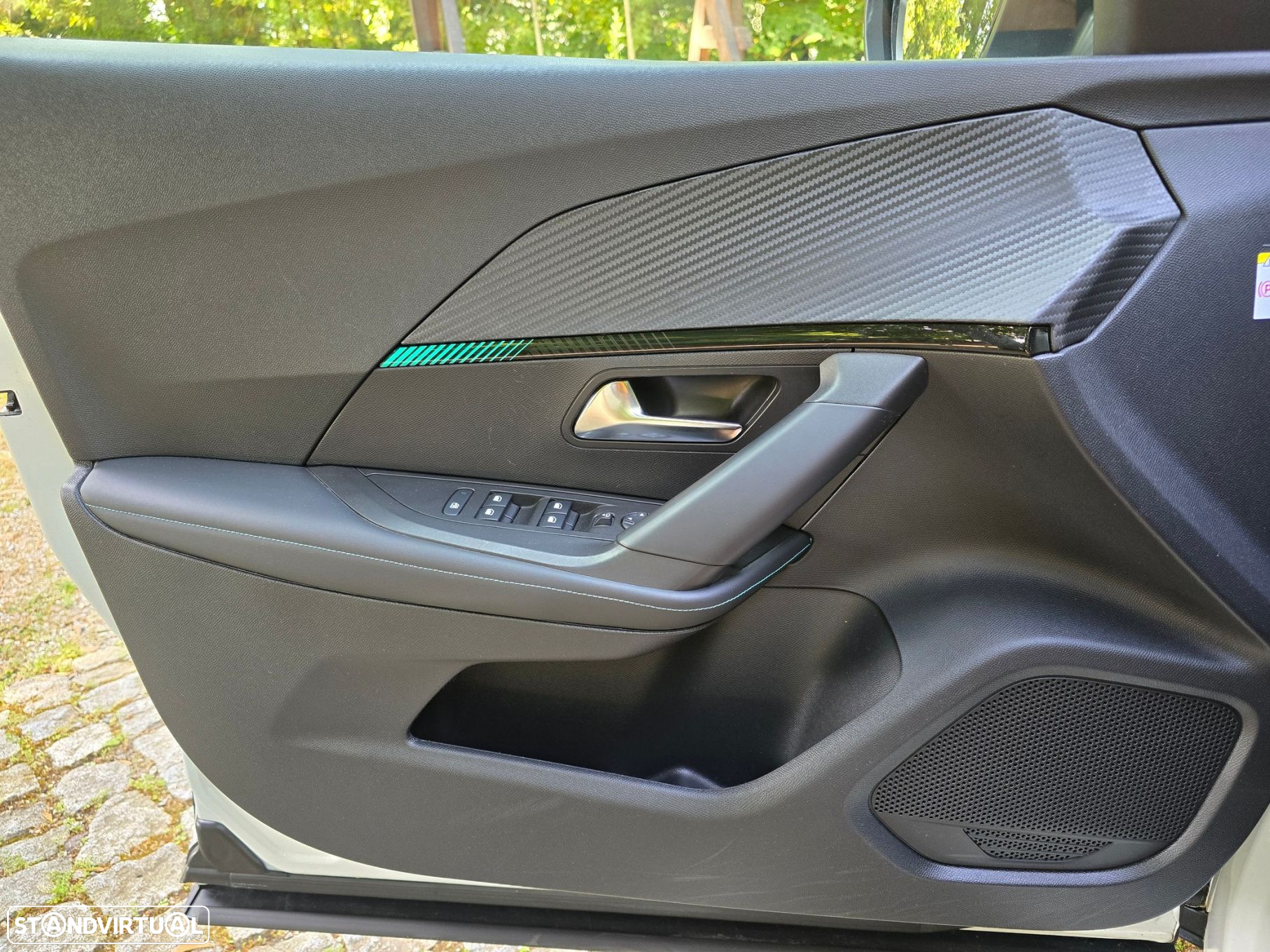 Peugeot e-2008 50 kWh Allure - 23
