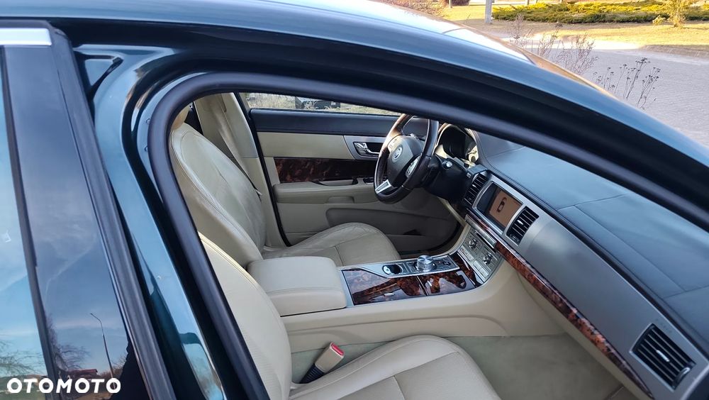 Jaguar XF 3.0 V6 Luxury - 34