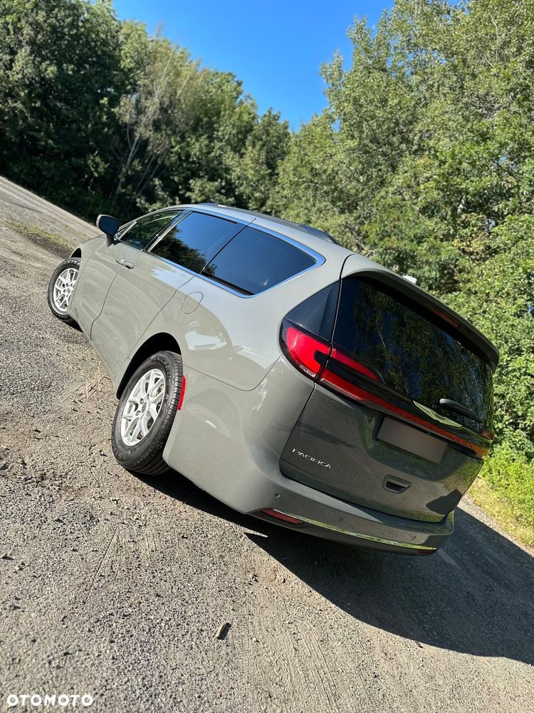 Chrysler Pacifica - 8