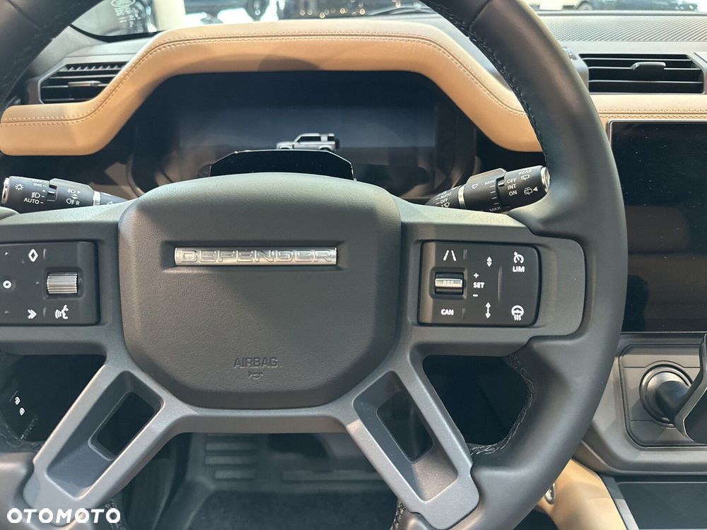 Land Rover Defender - 16