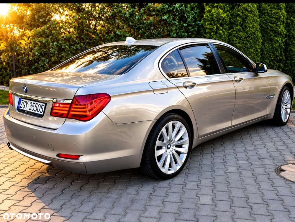 BMW 7 Series 2011 photo 3