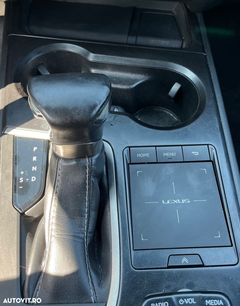 Lexus UX 250h (E-FOUR) Business Edition - 9