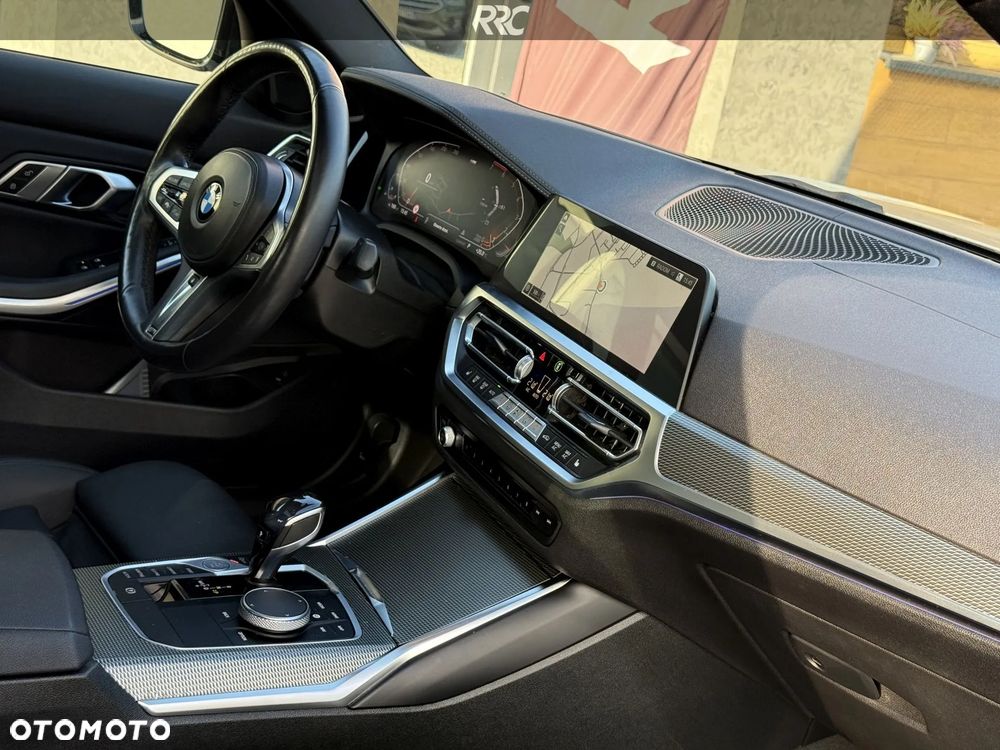 BMW Seria 3 330i M Sport - 30