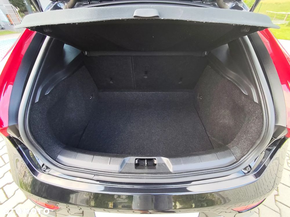 Volvo V40 D2 R Design - 19