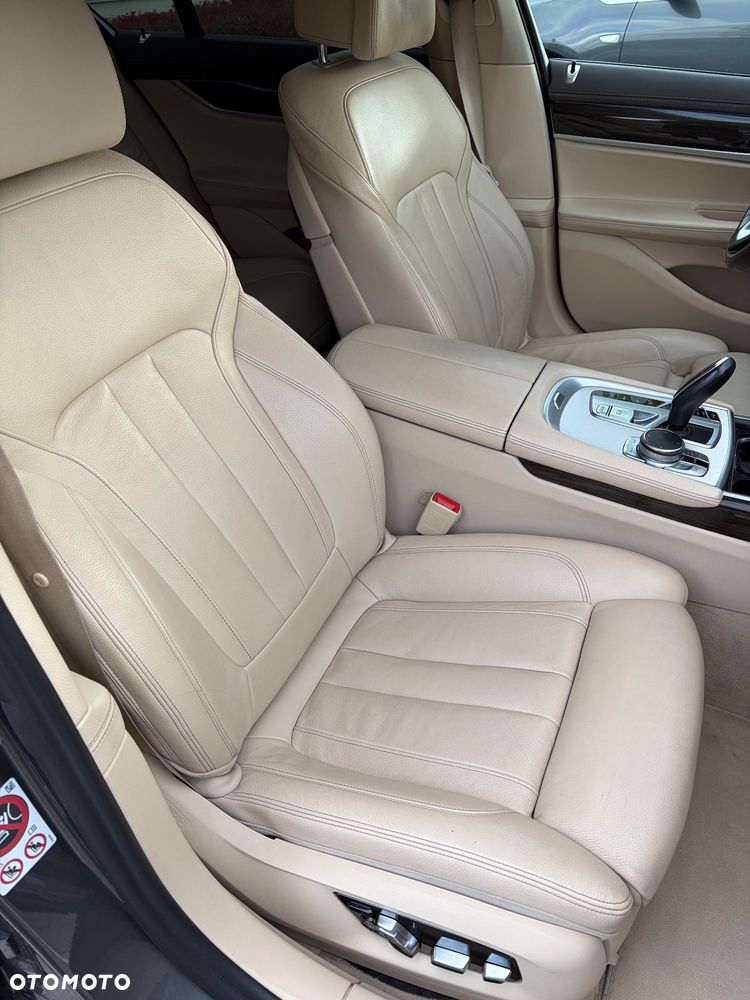 BMW Seria 7 - 16