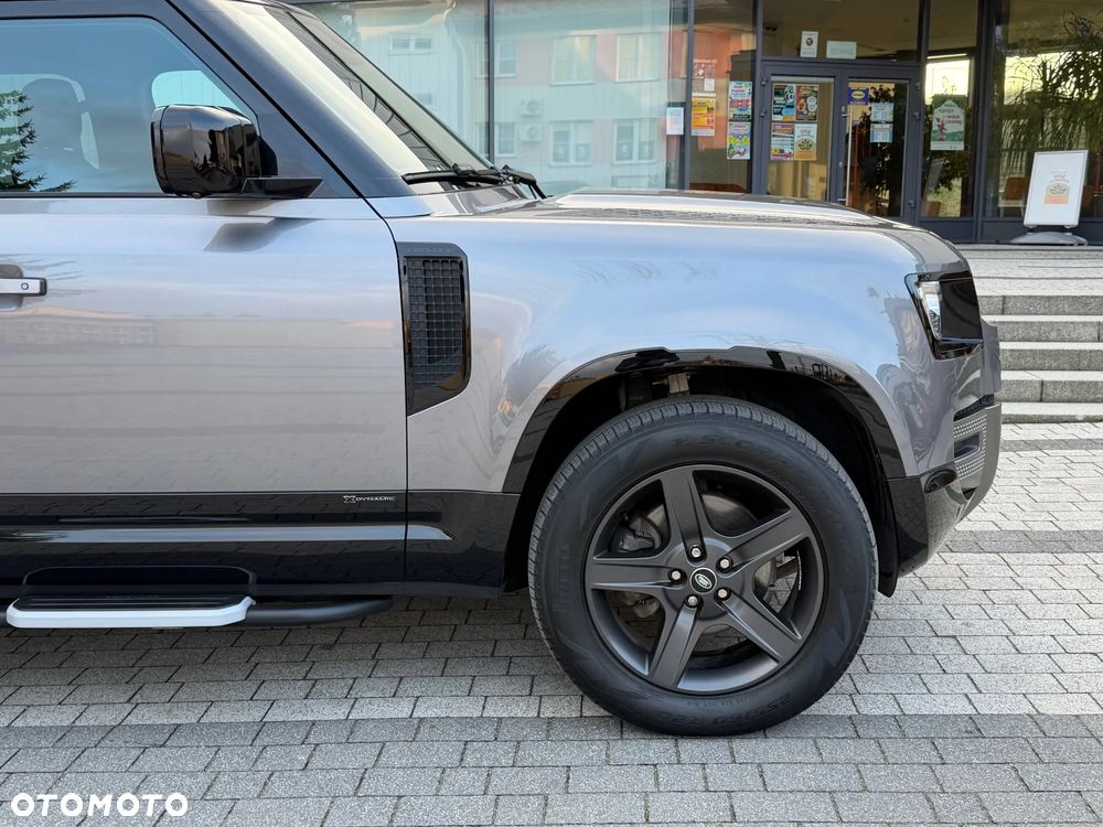 Land Rover Defender 110 D250 X-Dynamic S - 16