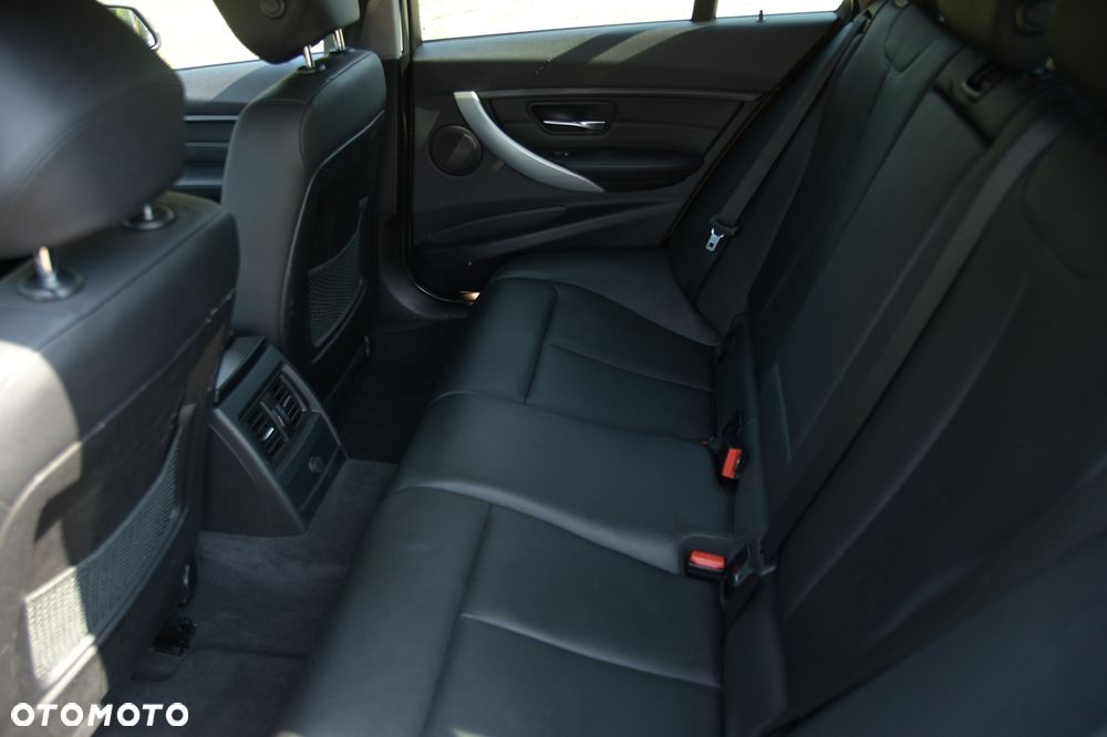 BMW Seria 3 318d Blue Performance Luxury Line - 25