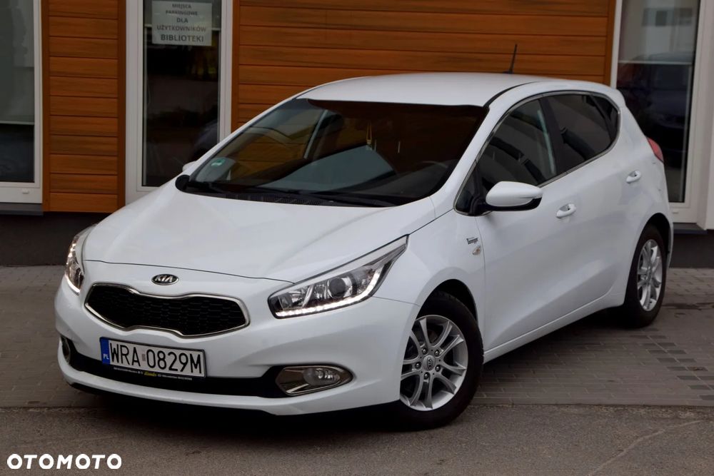 Kia Ceed 1.6 CRDi 128 Dream-Team Edition - 2