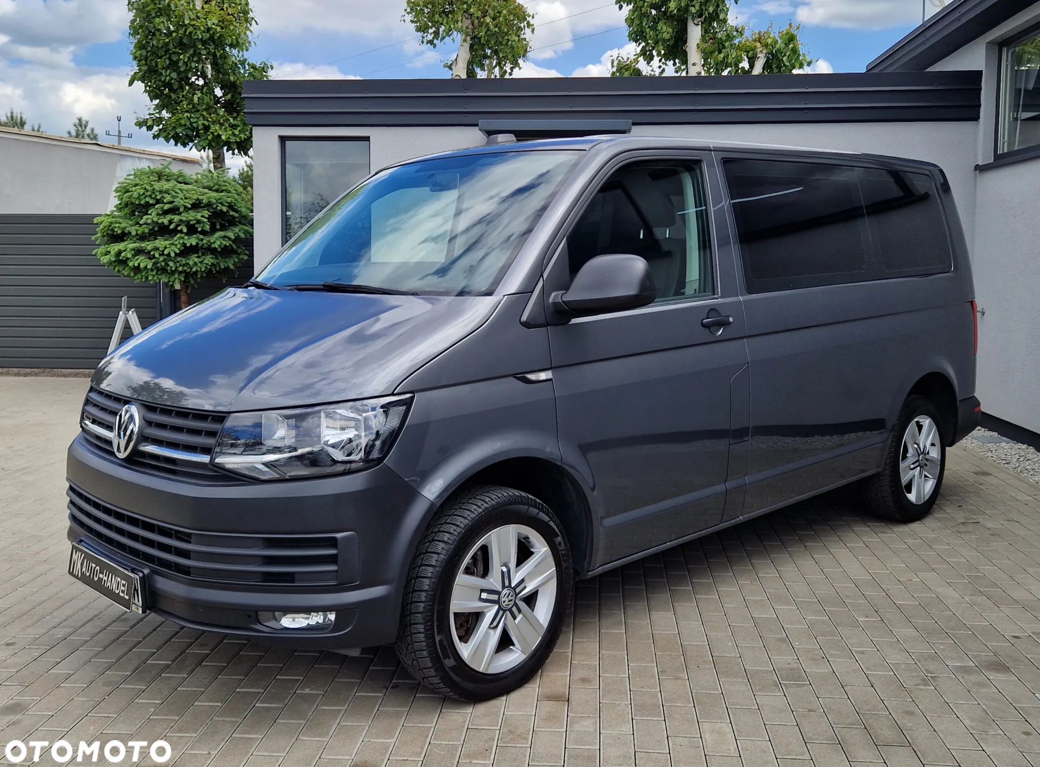Volkswagen Caravelle - 1