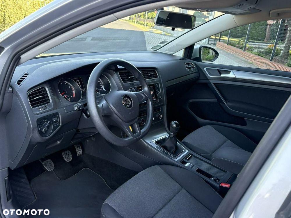 Volkswagen Golf - 10