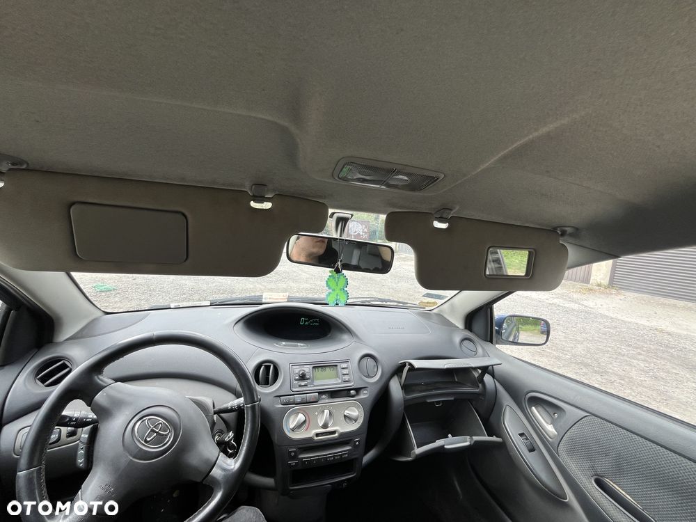 Toyota Yaris 1.4 D-4D Base - 13