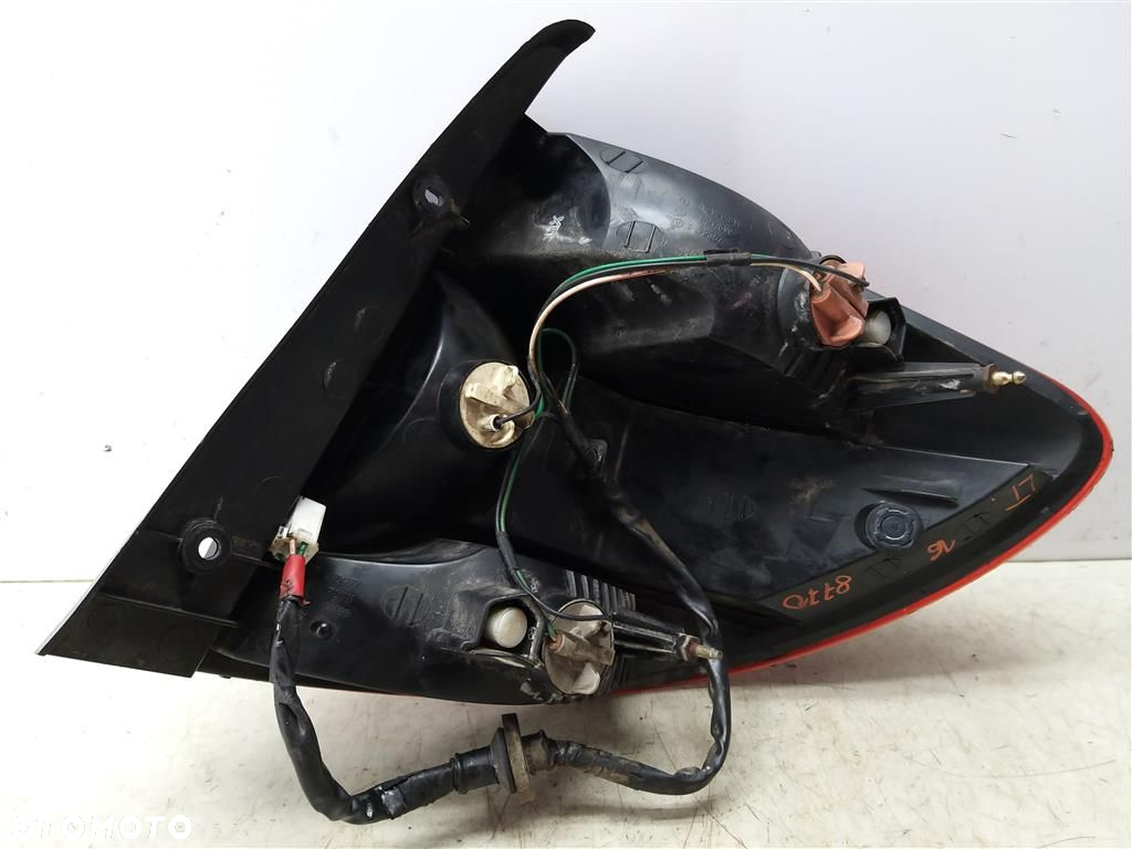 Lampa lewa tylna tył Kia Rio I Hatchback 2002-2005 WERSJA EUROPEJSKA - 2