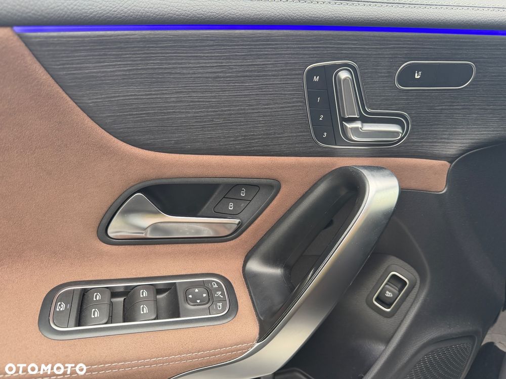 Mercedes-Benz CLA 220 AMG Line 7G-DCT - 18