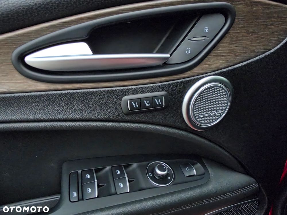 Alfa Romeo Stelvio 2.0 Turbo 16V AT8-Q4 First Edition - 36