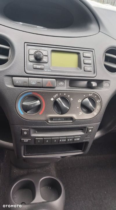 TOYOTA YARIS 1,4 D4D rozrusznik - 9