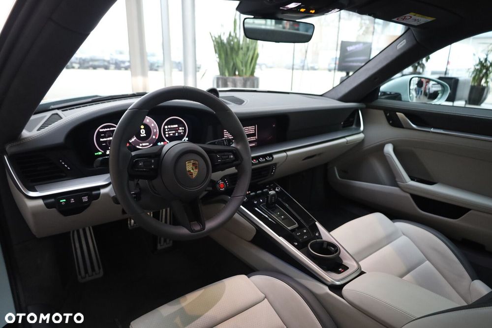 Porsche 911 Carrera - 7