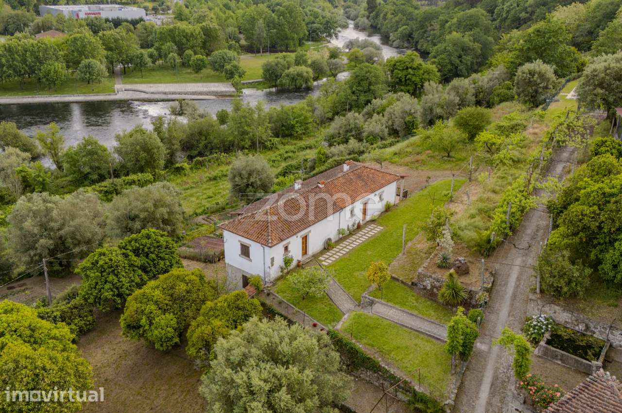 Quinta com casa do século XVIII com vista para o Rio Lima - Grande imagem: 2/41